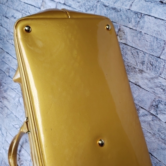 𝅺LONGCHAMP TRAVEL weekender gold/yellow patent leather satchel gold hardware. - Picture 6 of 17